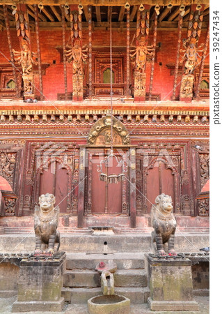 BHAKTAPUR, NEPAL: Changu Narayan Temple 39247434