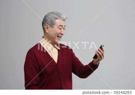 Asian man's facial expression, senior, middle-aged, elderly, close-up, laughing, smiling, happiness, health Asian man's facial expression, senior, middle-aged, elderly, close-up, laughing, smiling, happiness, health 39248263