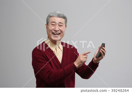 Asian man's facial expression, senior, middle-aged, elderly, close-up, laughing, smiling, happiness, health Asian man's facial expression, senior, middle-aged, elderly, close-up, laughing, smiling, happiness, health 39248264
