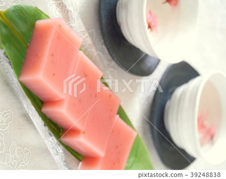 Cherry Tea and Cherry Water Yokan Glass Long Plate (High Angle) Cherry Tea and Cherry Water Yokan Glass Long Plate (High Angle) 39248838