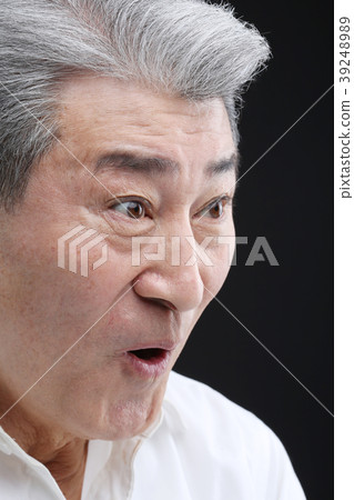 Asian man's facial expression, senior, middle-aged, elderly, close-up, laughing, smiling, happiness, health 39248989