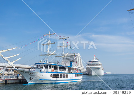 Sightseeing boat and Asuka II anchored in Kobe Port Sightseeing boat and Asuka II anchored in Kobe Port 39249239