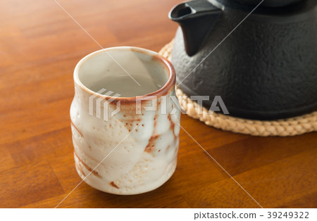 白水喝熱水冷水 白水喝熱水冷水 39249322