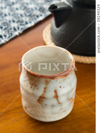 白水喝熱水冷水 39249324