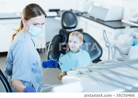 Charming female dentist selecting appropriate 39250466