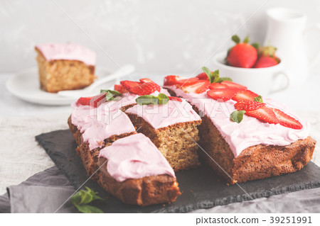 Yogurt pink strawberry cake for breakfast 39251991