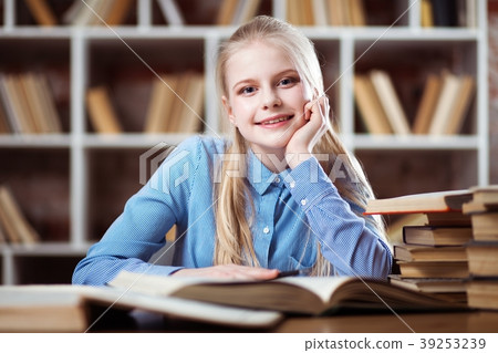 Teenage girl in a library Teenage girl in a library 39253239