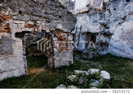 Ruins of old fortress in Chortkiv, Ukraine Ruins of old fortress in Chortkiv, Ukraine 39253572