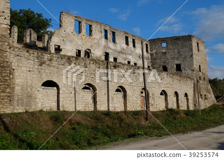 Ruins of old fortress in Chortkiv, Ukraine Ruins of old fortress in Chortkiv, Ukraine 39253574