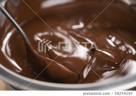 melting dark chocolate in steel bowl 39254297
