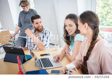 Proficient co-workers using wireless technology 39255268