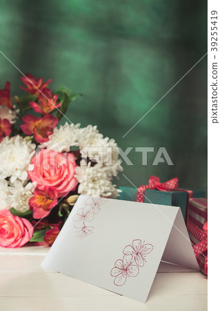 Love background with pink roses, flowers, gift on 39255419