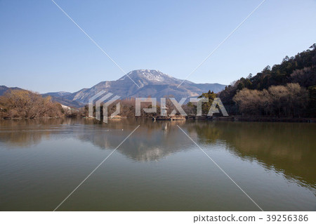 早春的伊丘山和三島池41 39256386