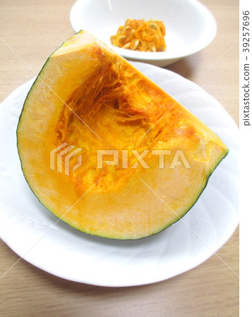 Taking pumpkin seeds Preparation for food preparation 39257696