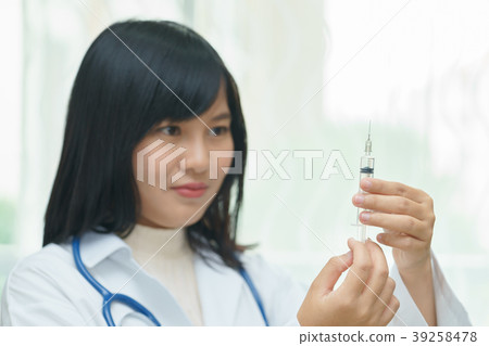 doctor holding hypodermic syringe with injection doctor holding hypodermic syringe with injection 39258478