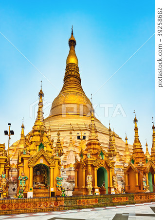 Shwedagon pagoda in Yangon. Myanmar. Shwedagon pagoda in Yangon. Myanmar. 39258682