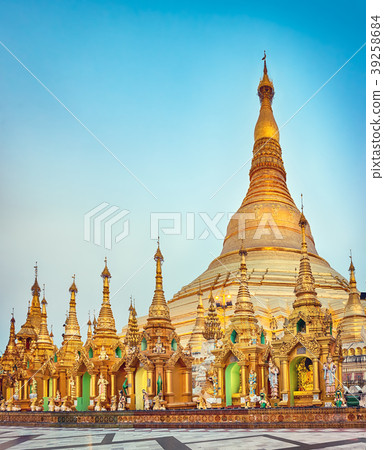 Shwedagon pagoda in Yangon. Myanmar. Shwedagon pagoda in Yangon. Myanmar. 39258684