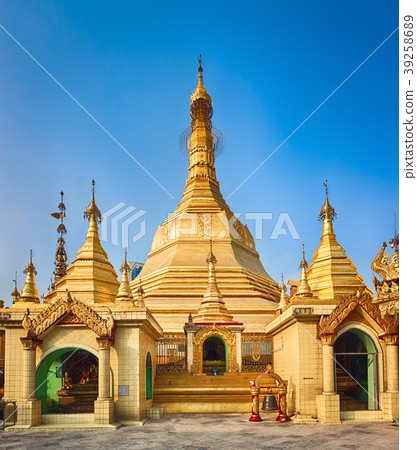 Sule Pagoda in Yangon. 39258689