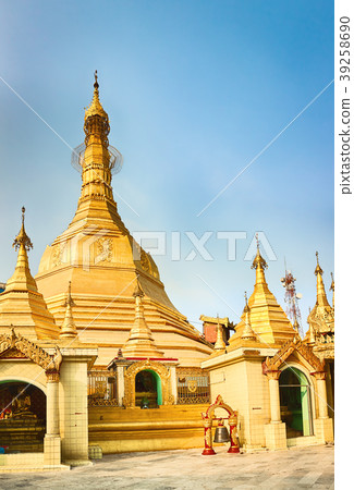 Sule Pagoda in Yangon. 39258690