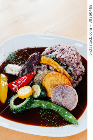 Japanese curry grill vegetables with brawn rice Japanese curry grill vegetables with brawn rice 39260468