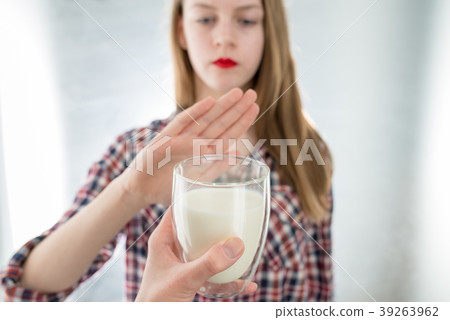 Lactose intolerance Lactose intolerance 39263962