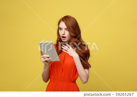 Technology and Lifestyle Concept: Surprised young 39265267