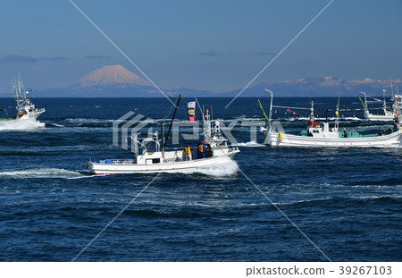拍一張扇貝漁船的照片環顧北海道森町陽光原的早春 拍一張扇貝漁船的照片環顧北海道森町陽光原的早春 39267103