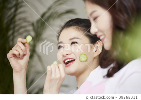 Roommate, share house, young woman, korean 39268311