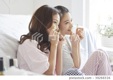 Roommate, share house, young woman, korean 39268316