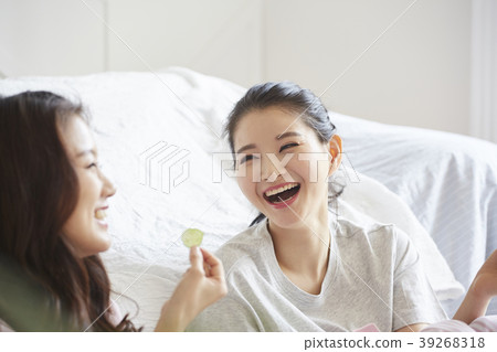 Roommate, share house, young woman, korean 39268318