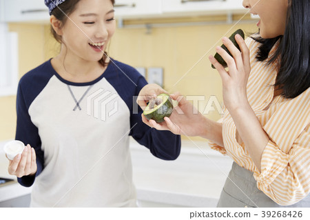 Roommate, share house, young woman, korean Roommate, share house, young woman, korean 39268426