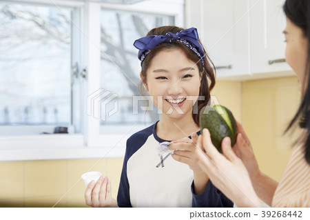 Roommate, share house, young woman, korean Roommate, share house, young woman, korean 39268442