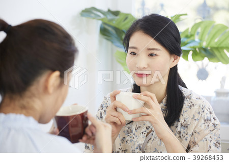 Roommate, share house, young woman, korean 39268453