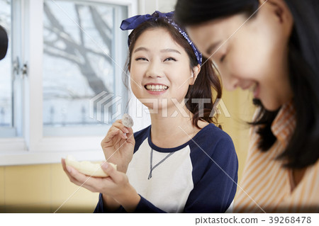 Roommate, share house, young woman, korean Roommate, share house, young woman, korean 39268478