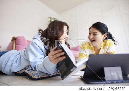Roommate, share house, young woman, korean Roommate, share house, young woman, korean 39268551