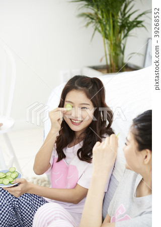 Roommate, share house, young woman, korean Roommate, share house, young woman, korean 39268552