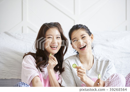 Roommate, share house, young woman, korean Roommate, share house, young woman, korean 39268564