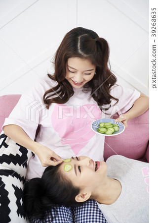 Roommate, share house, young woman, korean Roommate, share house, young woman, korean 39268635