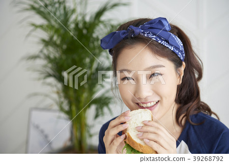 Life, Young Women, Korean 39268792