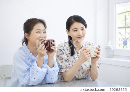 Roommate, share house, young woman, korean Roommate, share house, young woman, korean 39268853