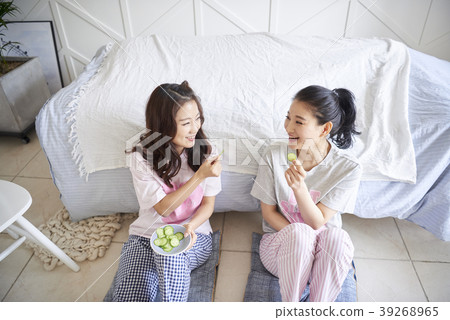 Roommate, share house, young woman, korean Roommate, share house, young woman, korean 39268965