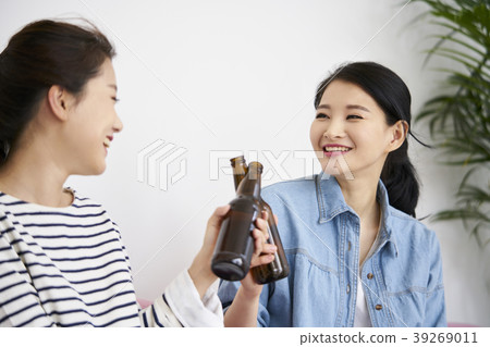 Roommate, share house, young woman, korean 39269011