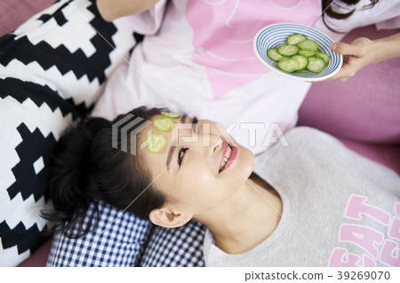 Roommate, share house, young woman, korean 39269070