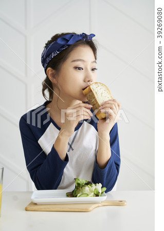 Life, Young Women, Korean 39269080