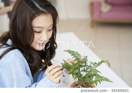 Life, Young Women, Korean 39269081