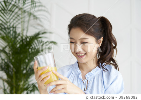 Life, Young Women, Korean 39269082