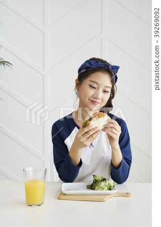 Life, Young Women, Korean 39269092