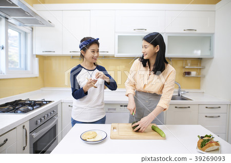 Roommate, share house, young woman, korean Roommate, share house, young woman, korean 39269093
