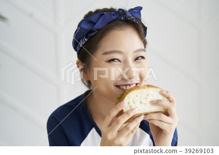 Life, Young Women, Korean Life, Young Women, Korean 39269103