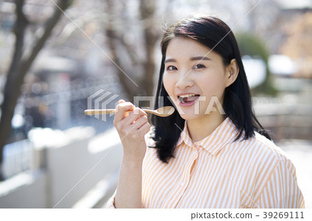 Life, Young Women, Korean 39269111